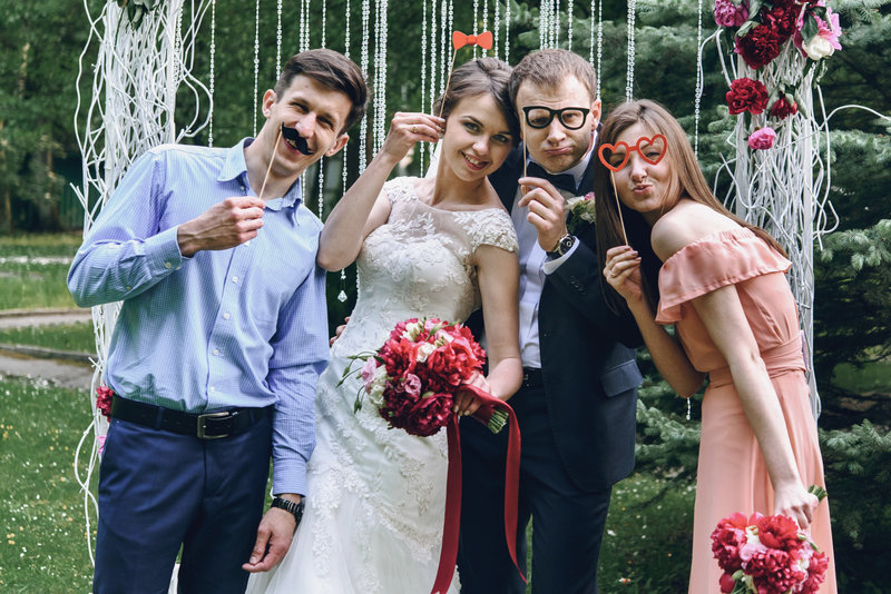 10 major wedding guest etiquette mistakes to avoid